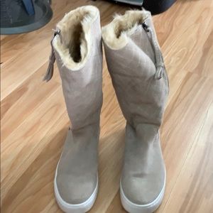 Bass suede boots 7.5 Tan never worn